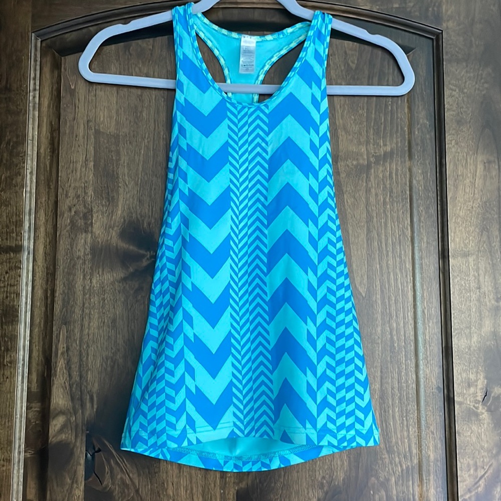 Girls ivivva lululemon fitted tank top. Racetrack; blue zigzag pattern. Soft:)